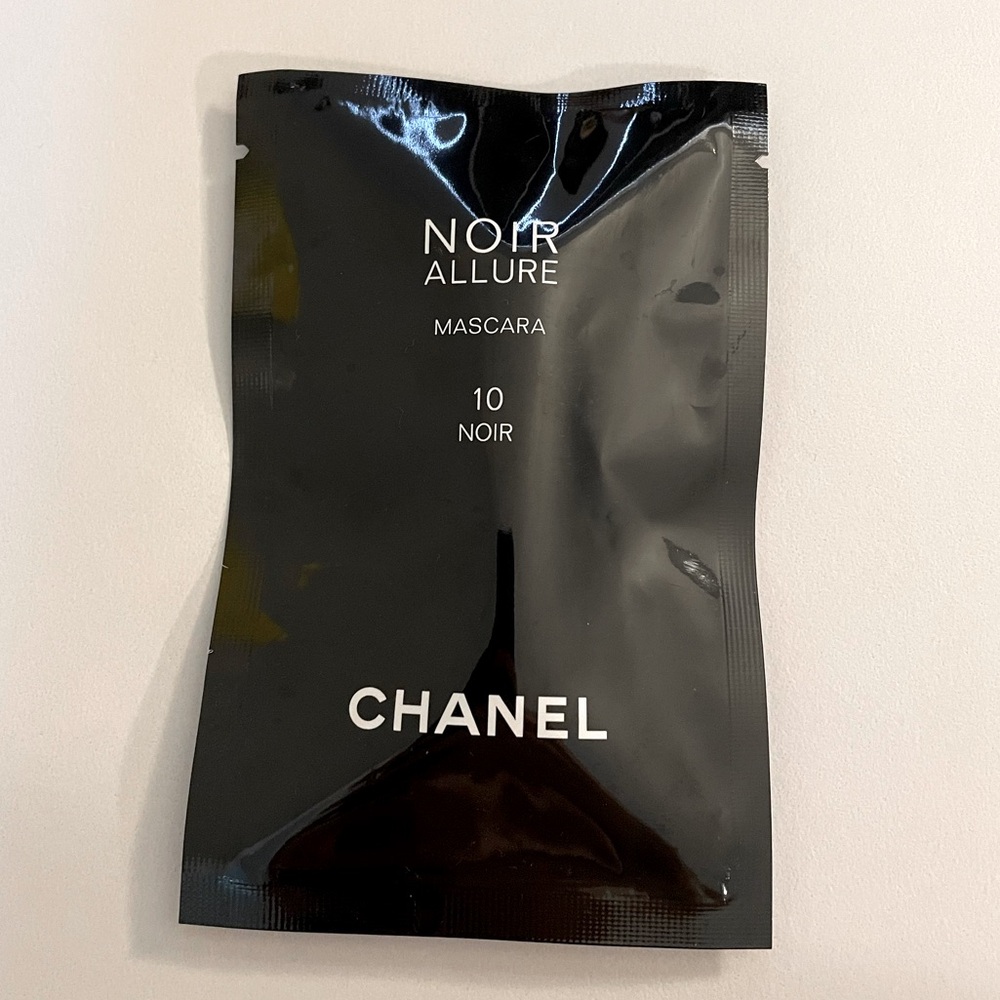 Chanel Noir Allure Mascara 10 Noir Sample Size